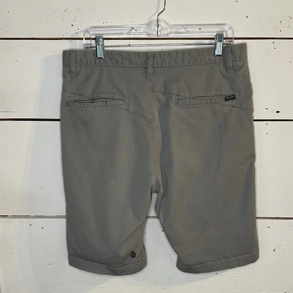 Volcom Men's Grey Flat Front Shorts - Picture 3 of 9
